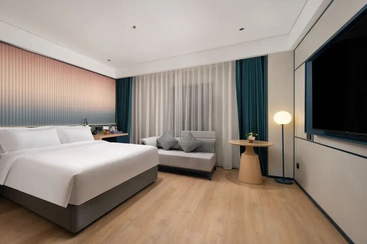 Room 12 of 37