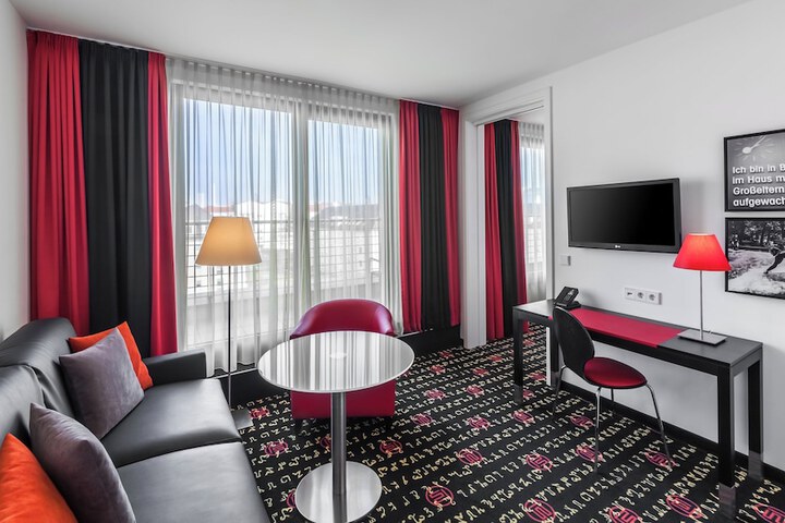 Room 15 of 90