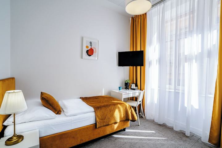 Room 46 of 75