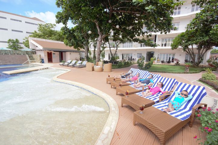 Pools & Facilities