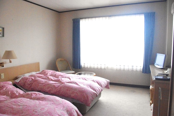 Room 16 of 97