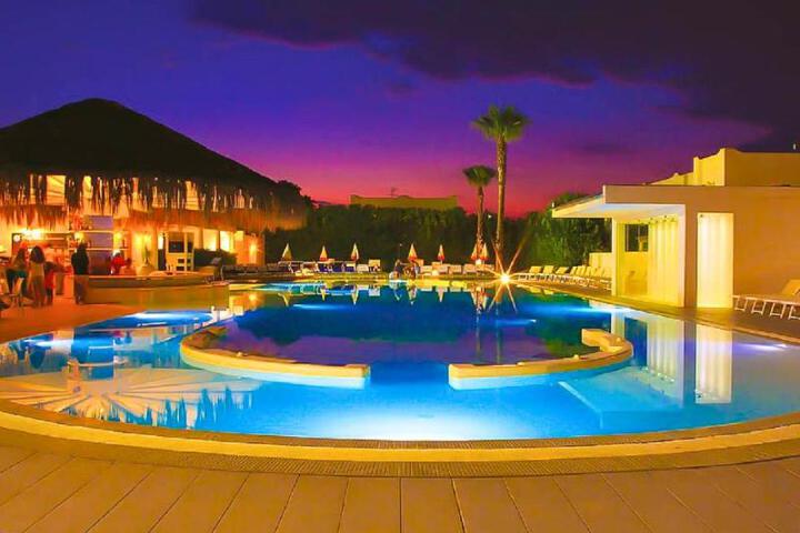 Aura Club Borgo Rio Favara