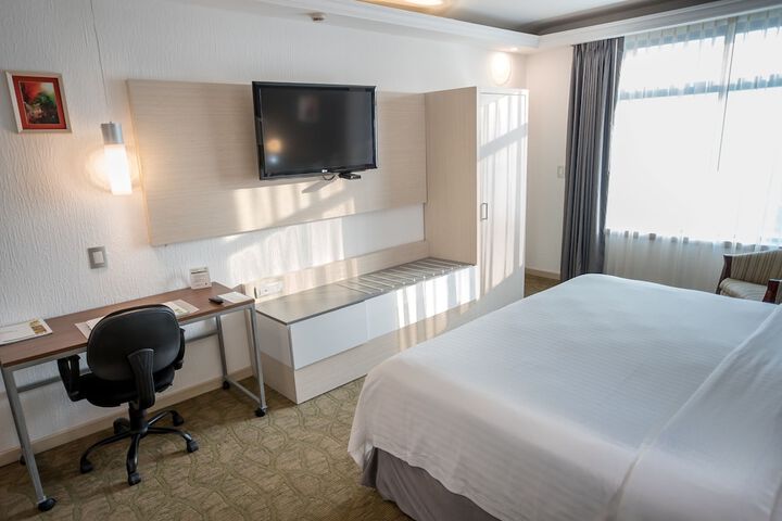 Room 5 of 118