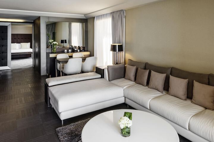Room 21 of 102
