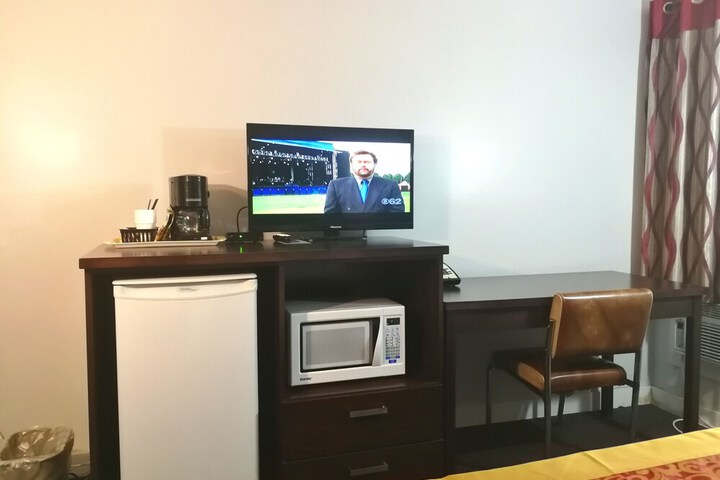Room 7 of 12