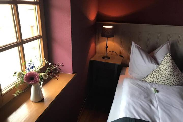Room 16 of 42