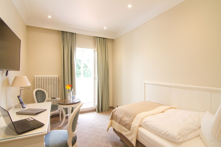 Room 8 of 42