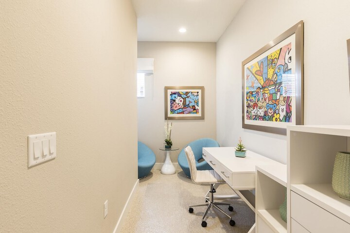 Room 10 of 27