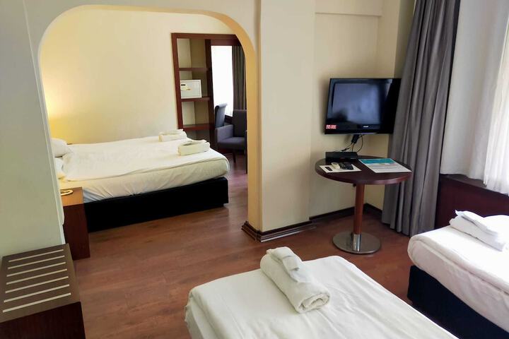 Room 10 of 49