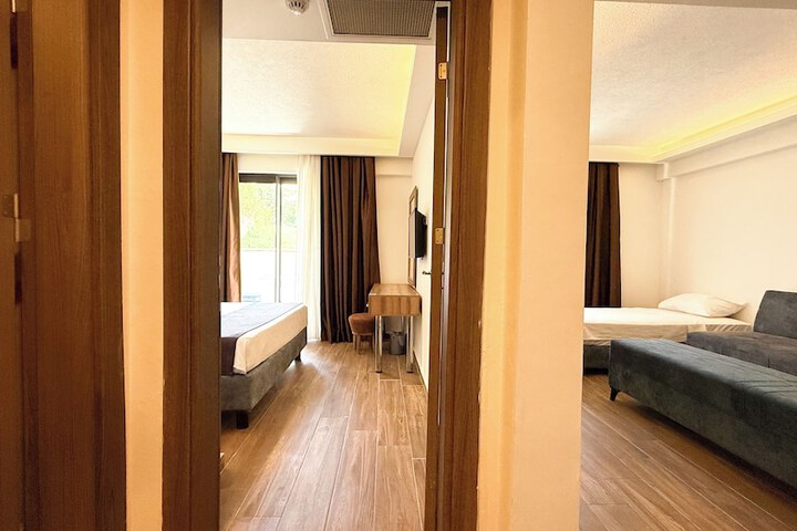 Room 14 of 36