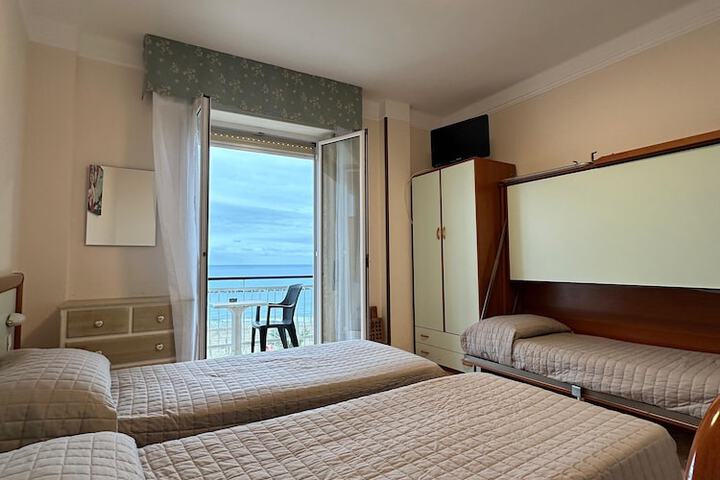Room 6 of 51