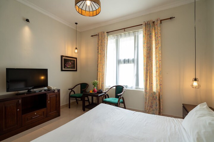Room 7 of 77