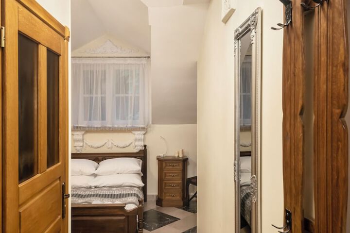 Room 18 of 52