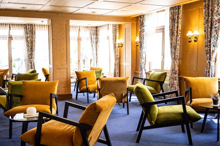 Lounge 45 of 66