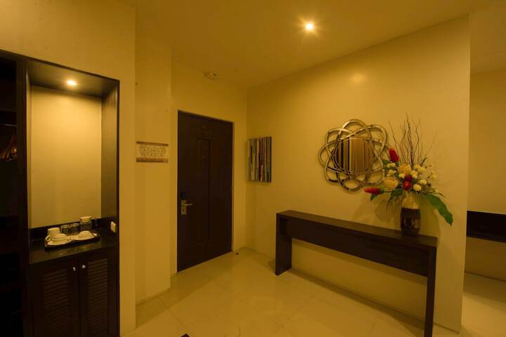 Room 11 of 38