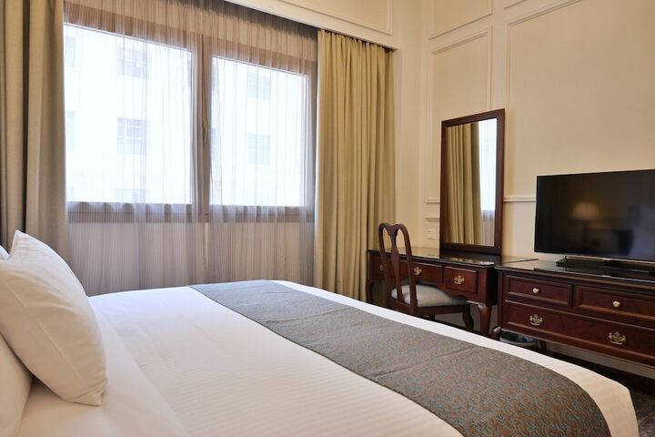 Room 13 of 100