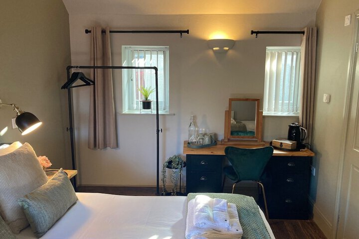 Room 6 of 28