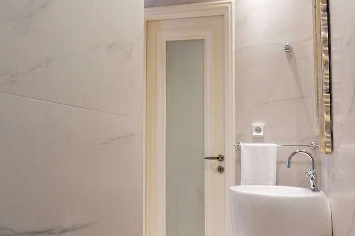 Room 14 of 37