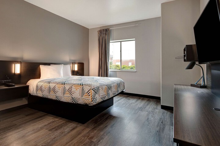 Room 8 of 26