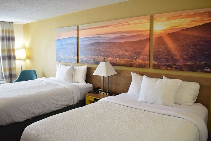 2 Queen Beds (3 of 6)