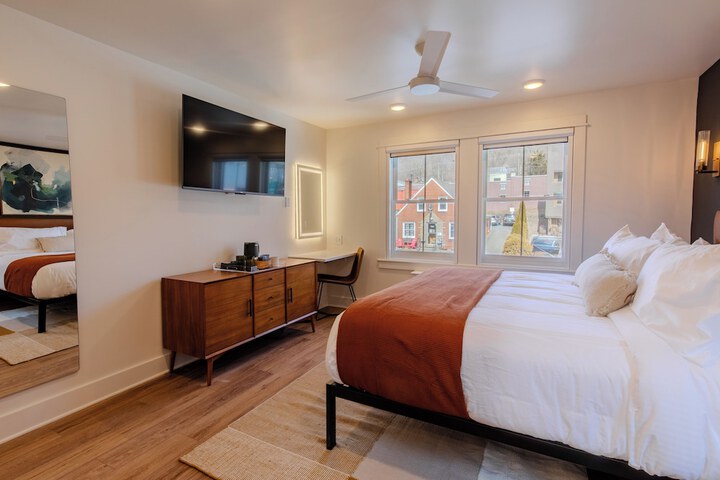 Room 11 of 34