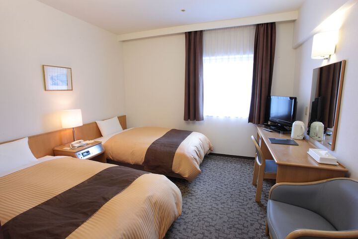 Room 5 of 9