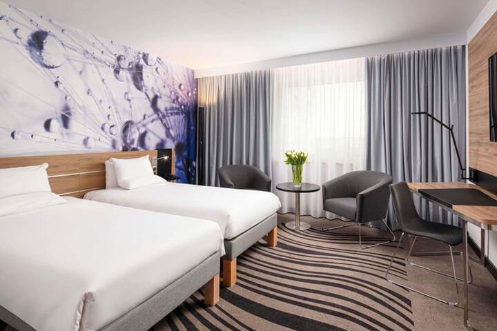 Room 40 of 100