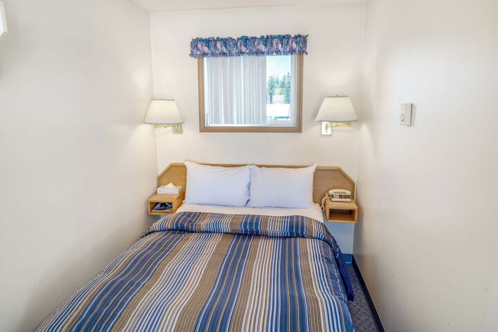 Room 7 of 18