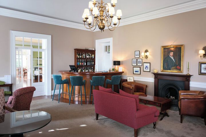 Lounge 40 of 52