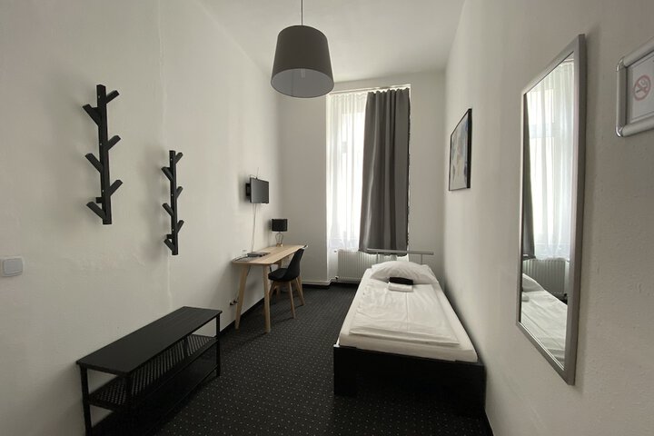 Room 6 of 37