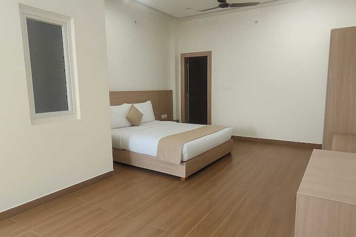 Room 6 of 36