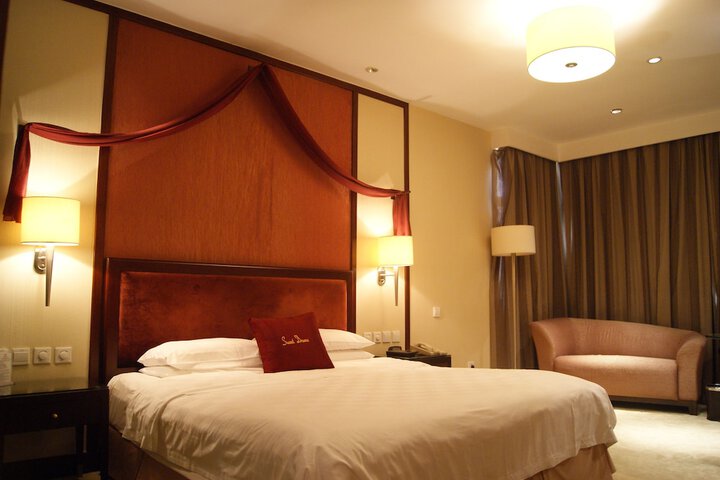 Room 10 of 26