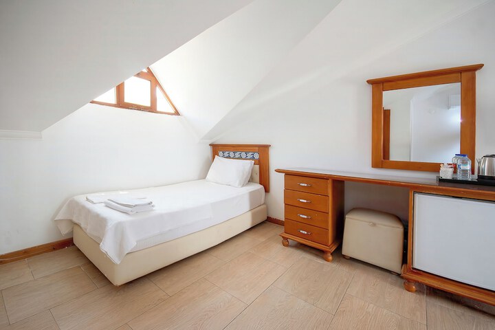 Room 8 of 63