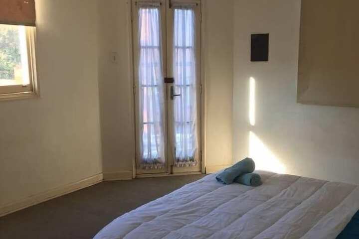 Room 4 of 9