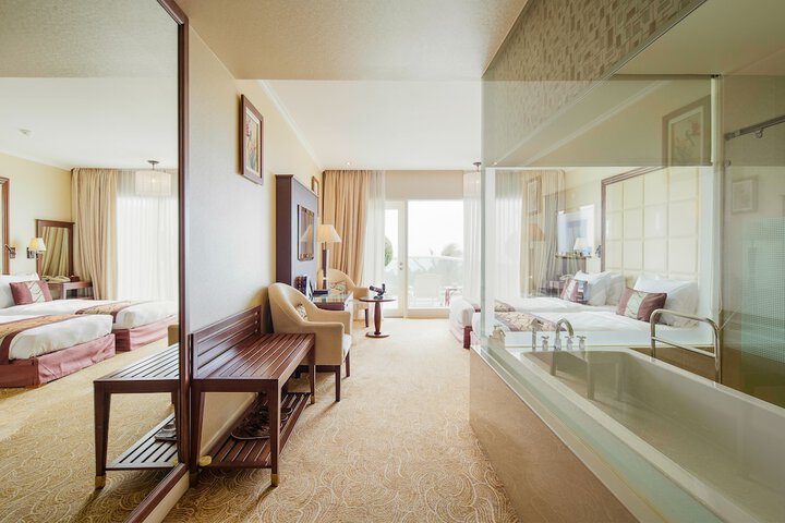 Room 10 of 101