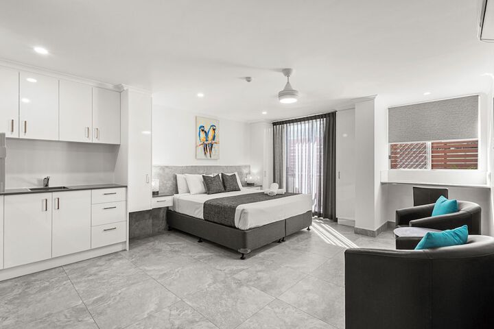 Room 3 of 117