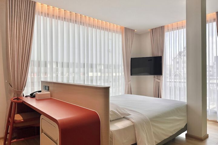 Room 32 of 79