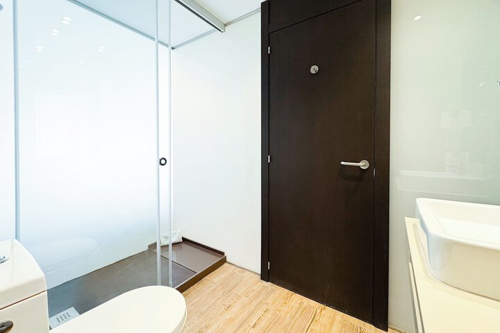 Room 10 of 97