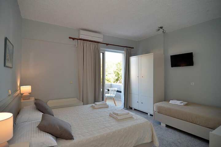 Room 6 of 24