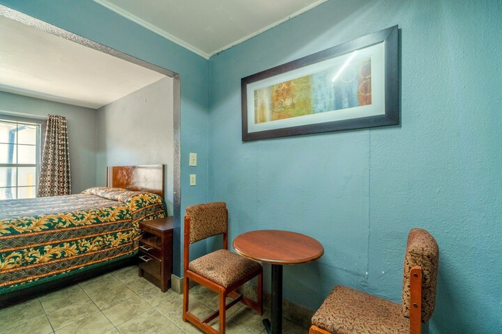 Room 9 of 20