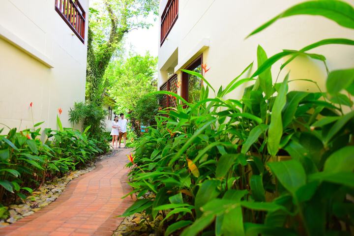 Hotel Exterior 142 of 183