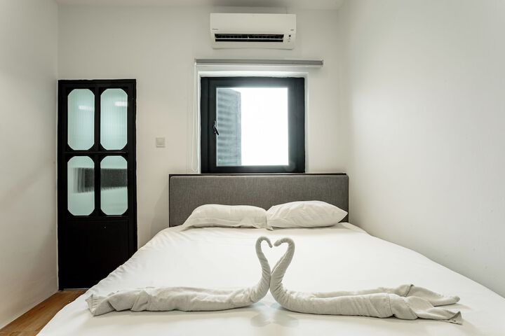 Room 8 of 18