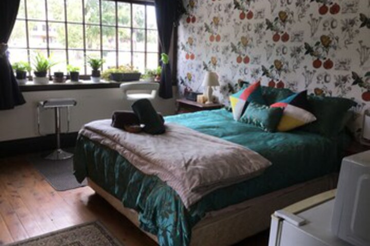 Room 32 of 180