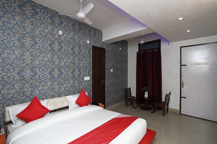 OYO 17085 Bhagat Residency