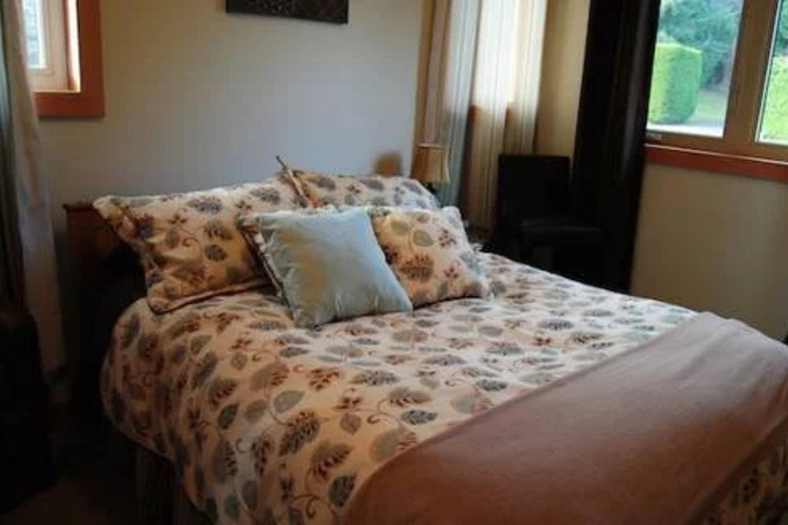 Room 4 of 8