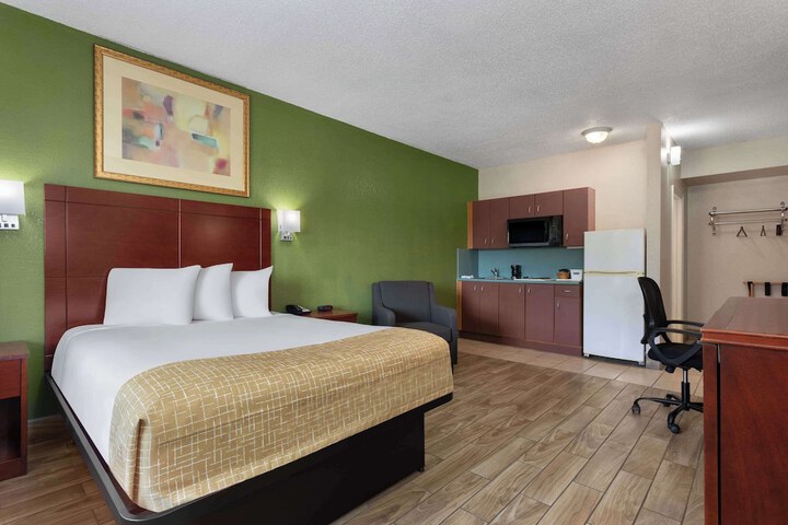 1 Queen Bed Efficiency (8 of 18)