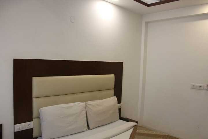 Room 4 of 21