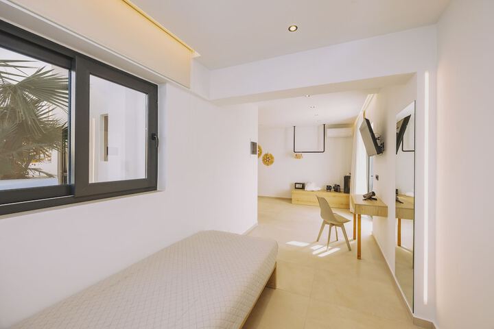 Room 27 of 100