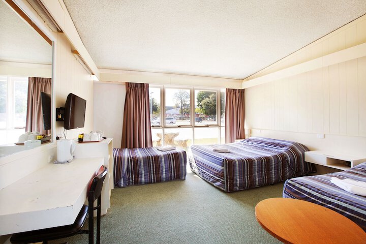 Room 6 of 19