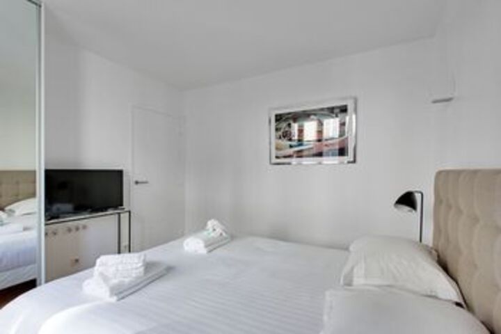 Room 40 of 102
